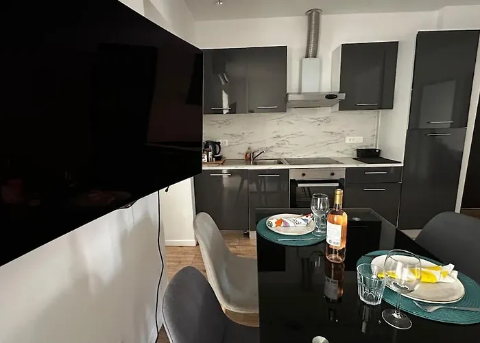 Elegant A Apartment *