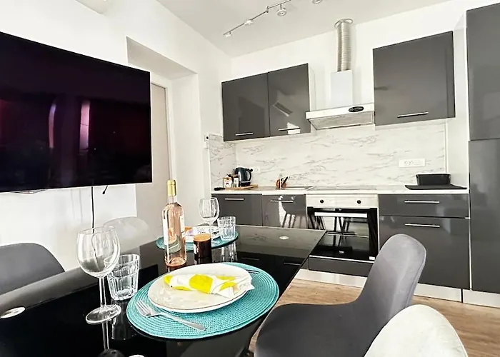 Elegant A Apartment *